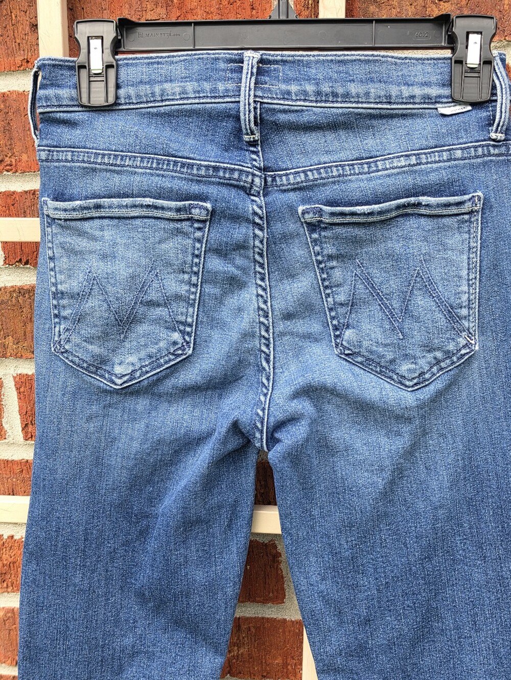 MOTHER The Weekender Fray Jeans Groovin 26 - Picture 14 of 16